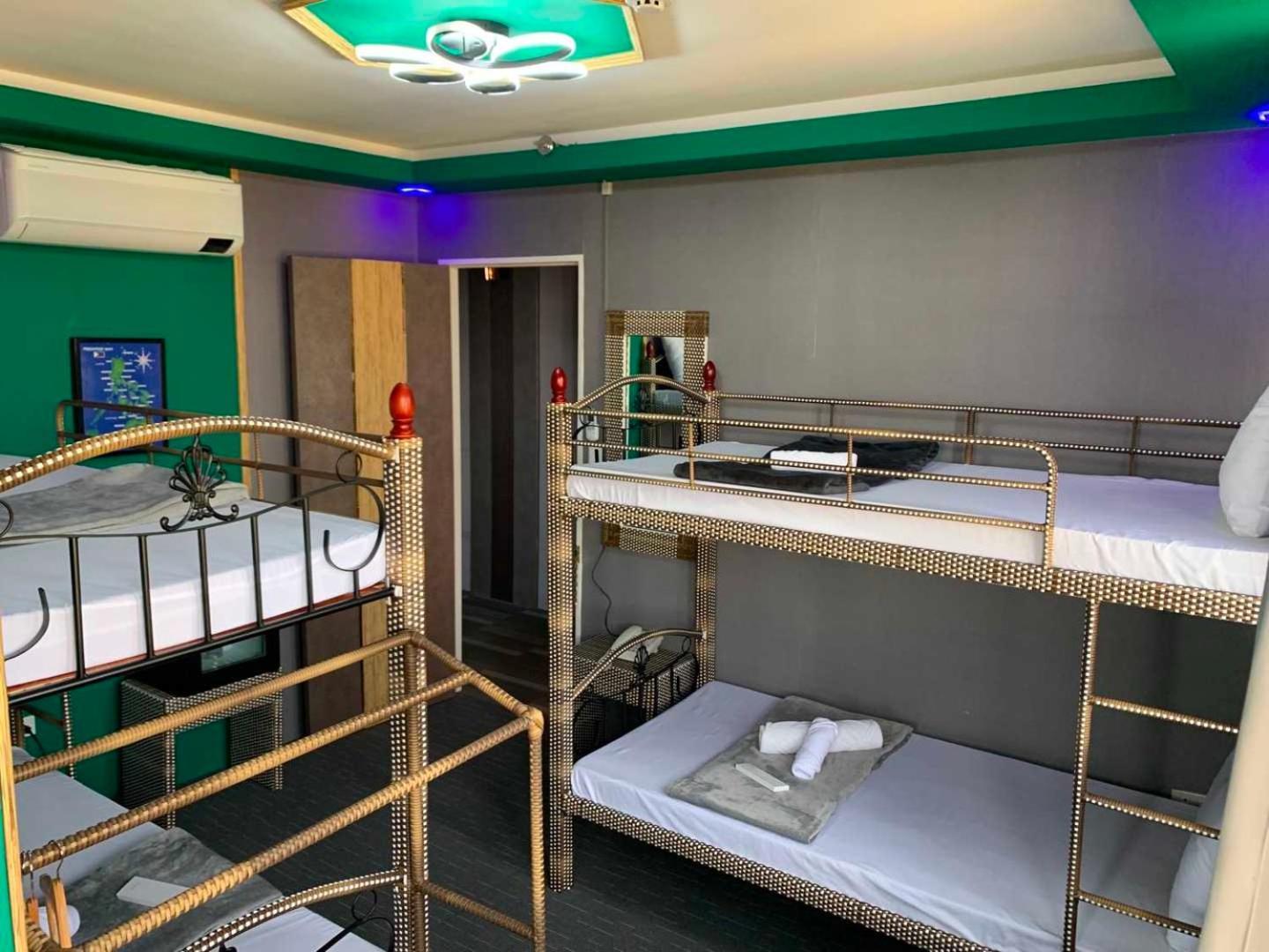 Attic Capsule Hotel Marigondon  Exterior foto