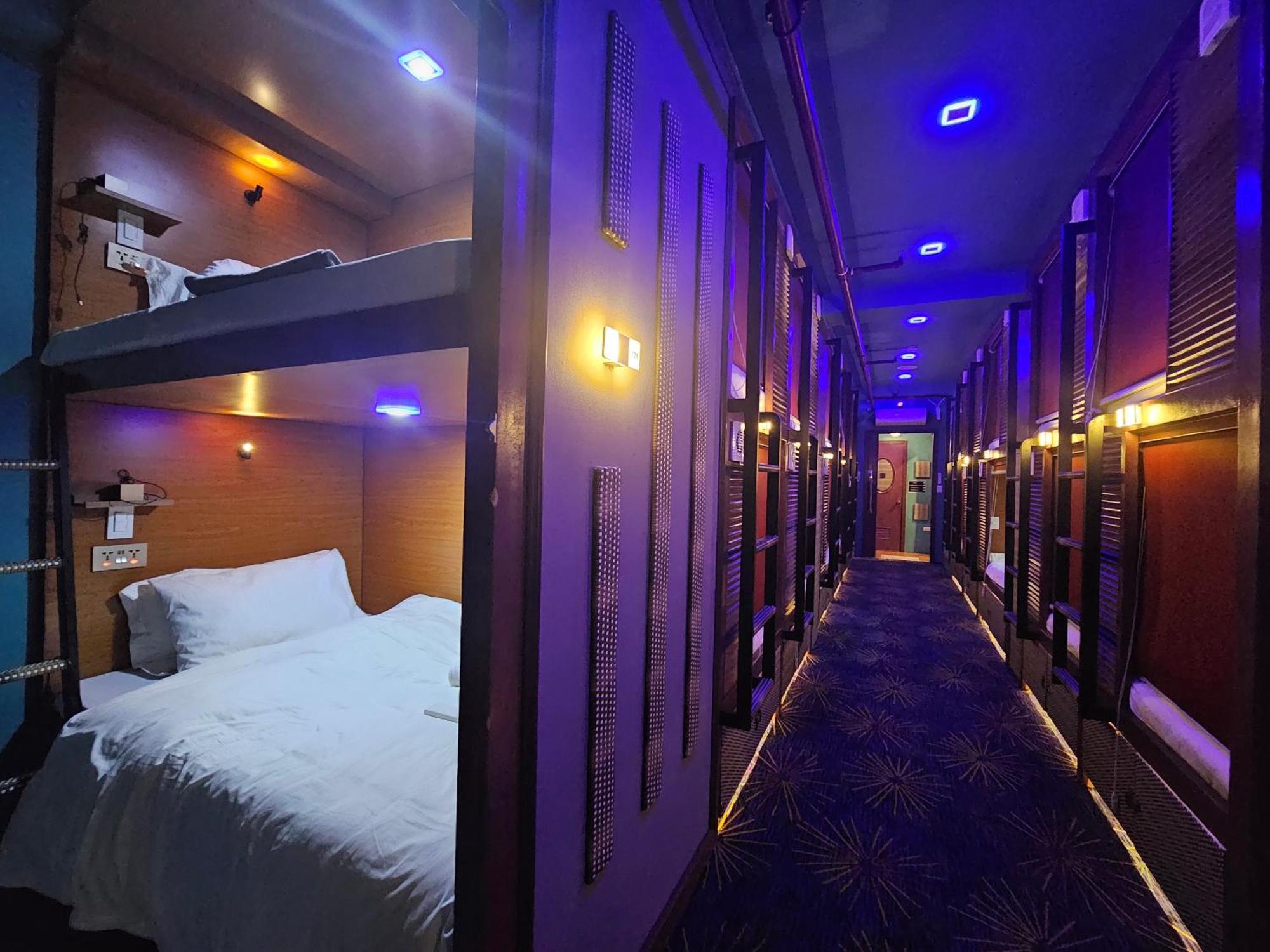 Attic Capsule Hotel Marigondon  Exterior foto